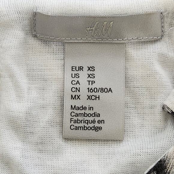 H&M Black Gray Chevron Strip Pleated Bodice Sleeveless Top XS Lightweight Lined - Picture 6 of 6